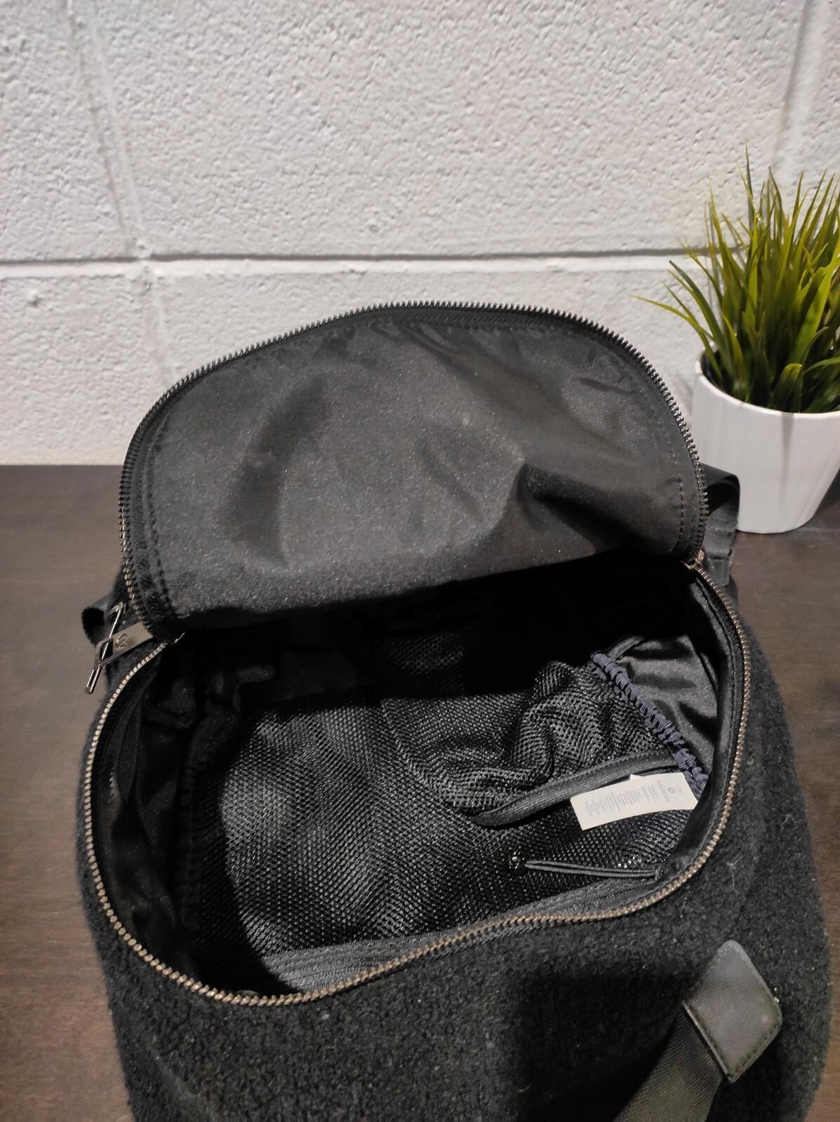 Lululemon Women's Mini Sherpa Fleece Adjustable Straps Adventurer Backpack Black