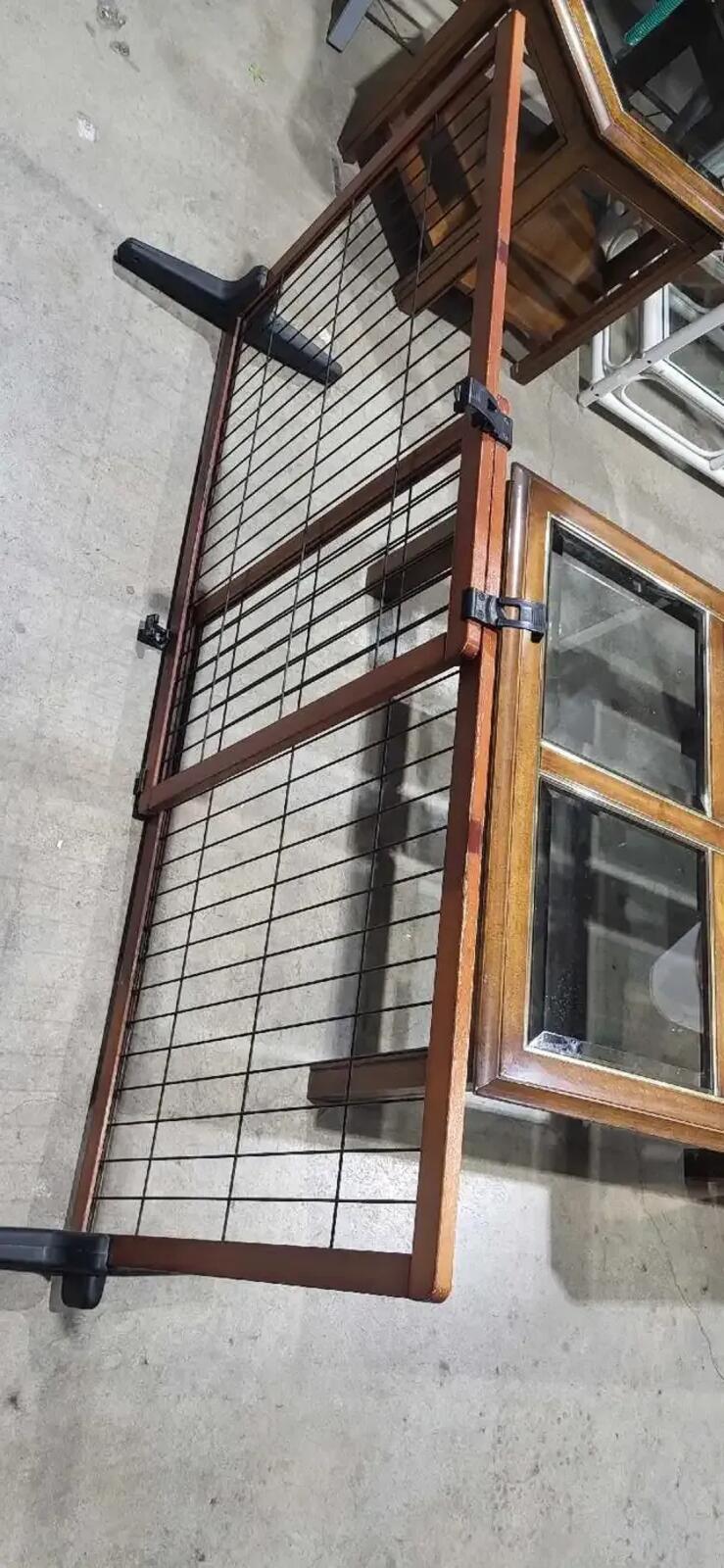 Freestanding Pet Gate - Adjustable