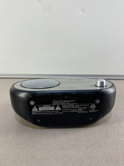 Vintage MAGNASONIC portable AM/FM Radio Model MCD300-4