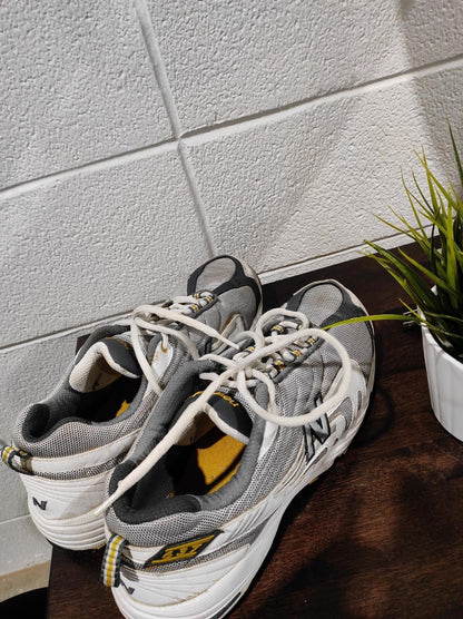New Balance Women's Size 11 Athletic Shoe Sneaker White