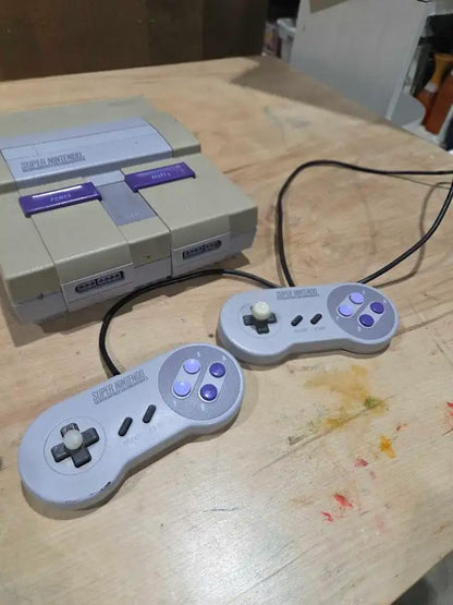 Super Nintendo & 2 Controllers - No Cables