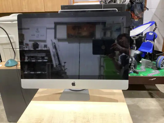Apple iMac (Mid 2010) 21.5-inch Desktop