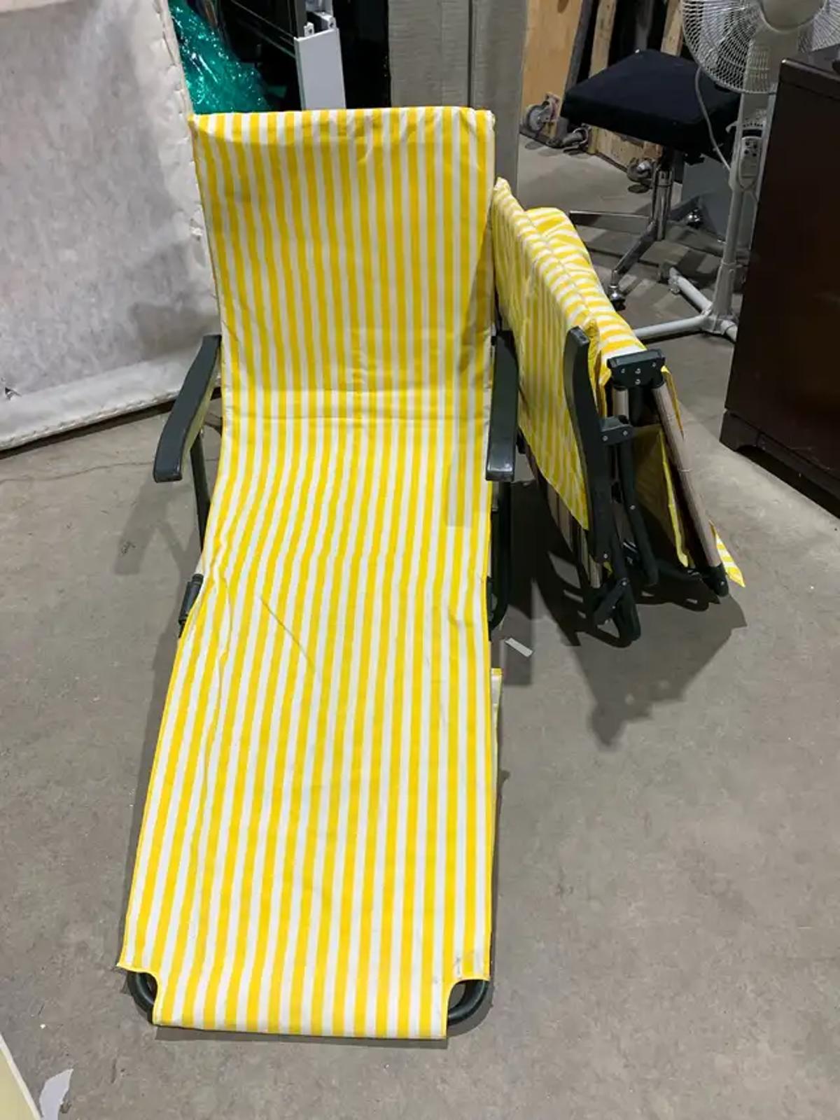 Set of 2 adjustable and foldable Lawn Chairs