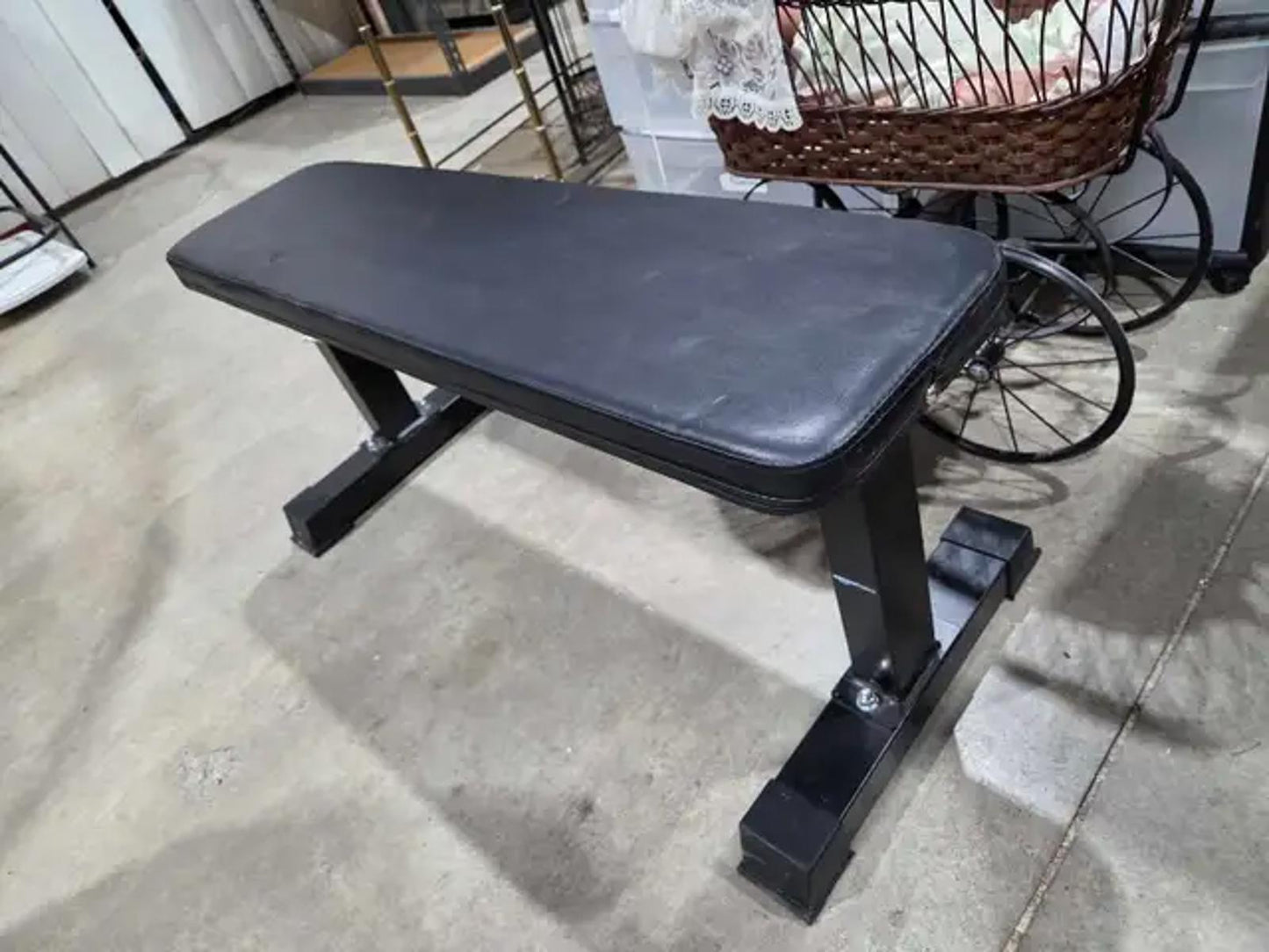 AmazonBasics Flat Weight Bench