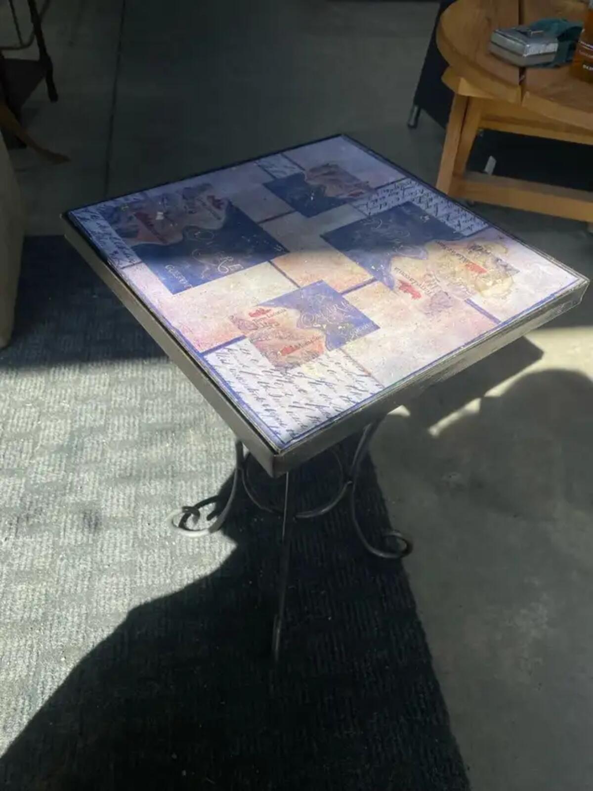Set of 2 Small Detailed Side tables