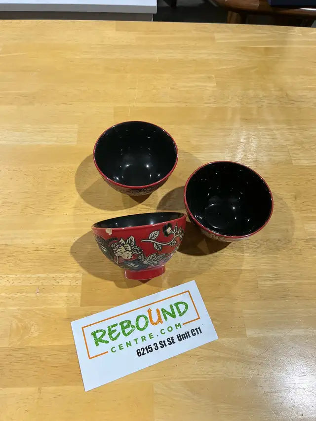 Set of three Bowls