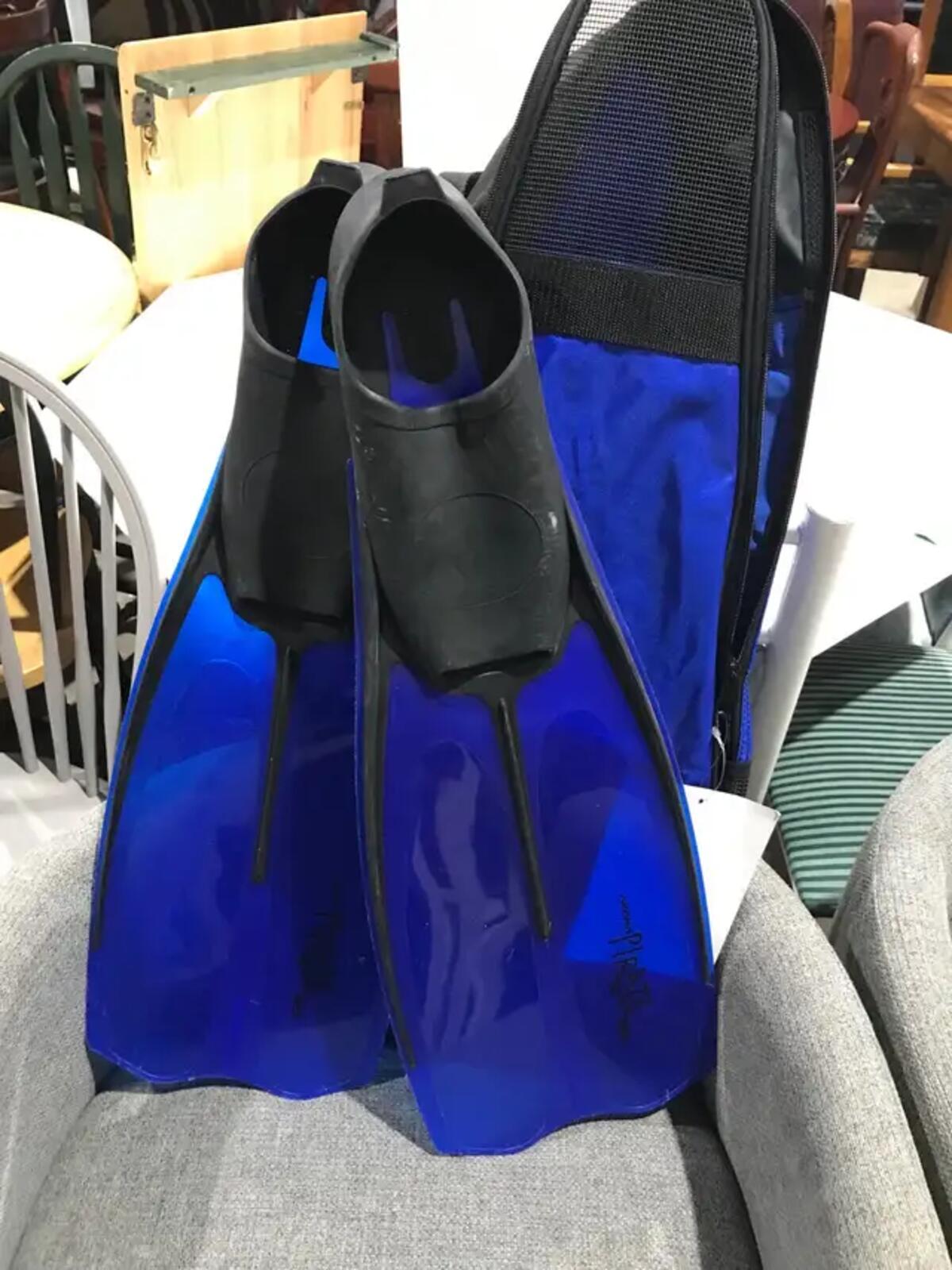 Akōna Pirate Diving Fins with Fin Bag - Size 6 1/2 - 7 1/2