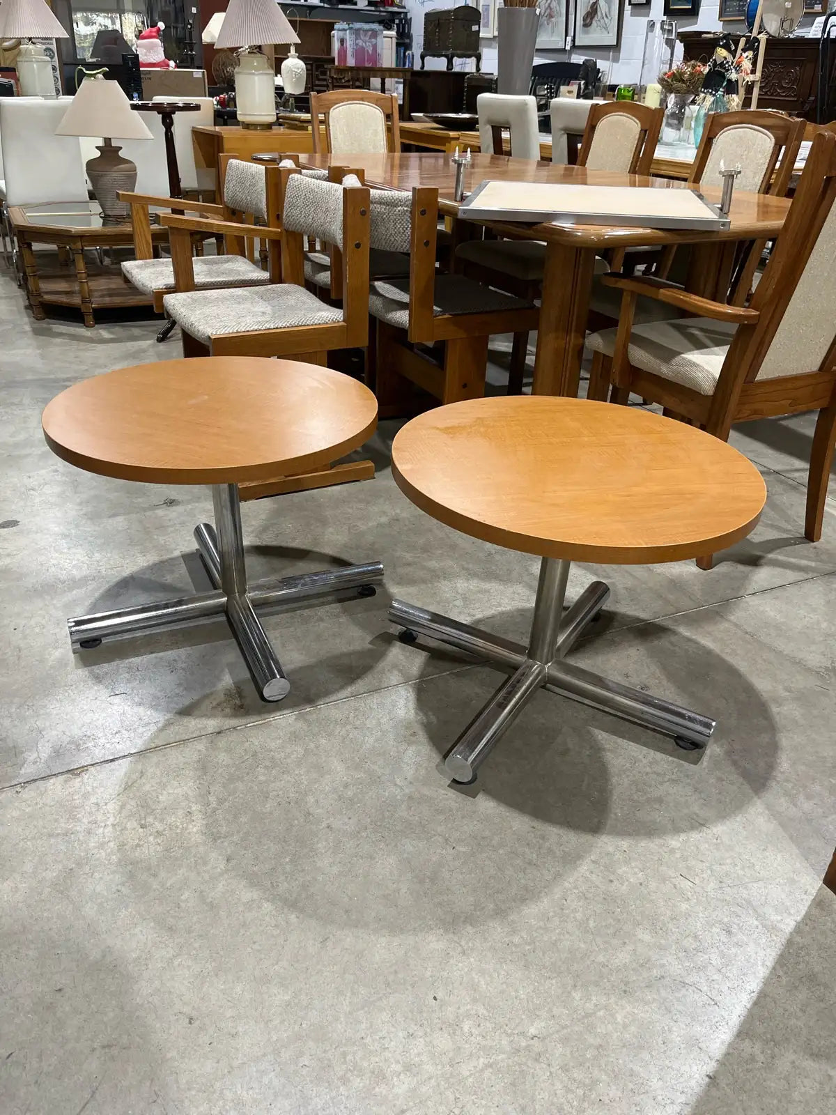 round coffee/side table (1 left)