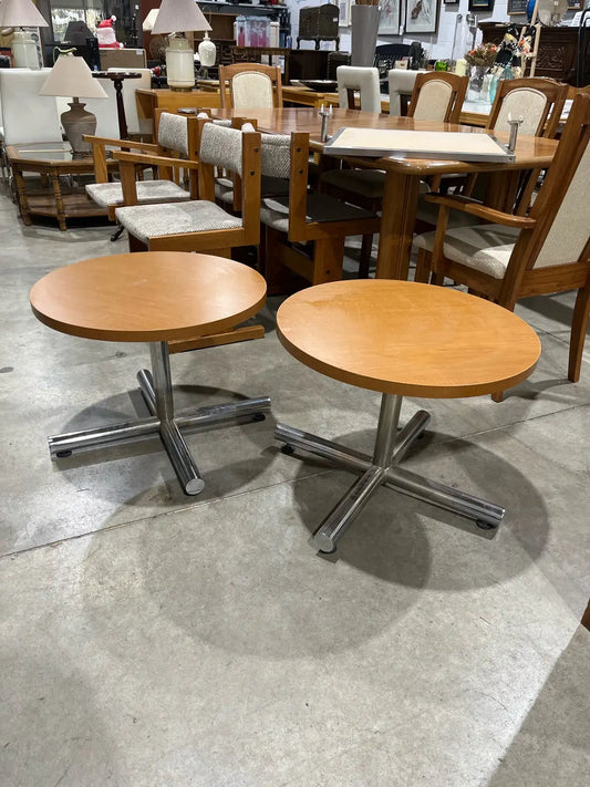 round coffee/side table (1 left)