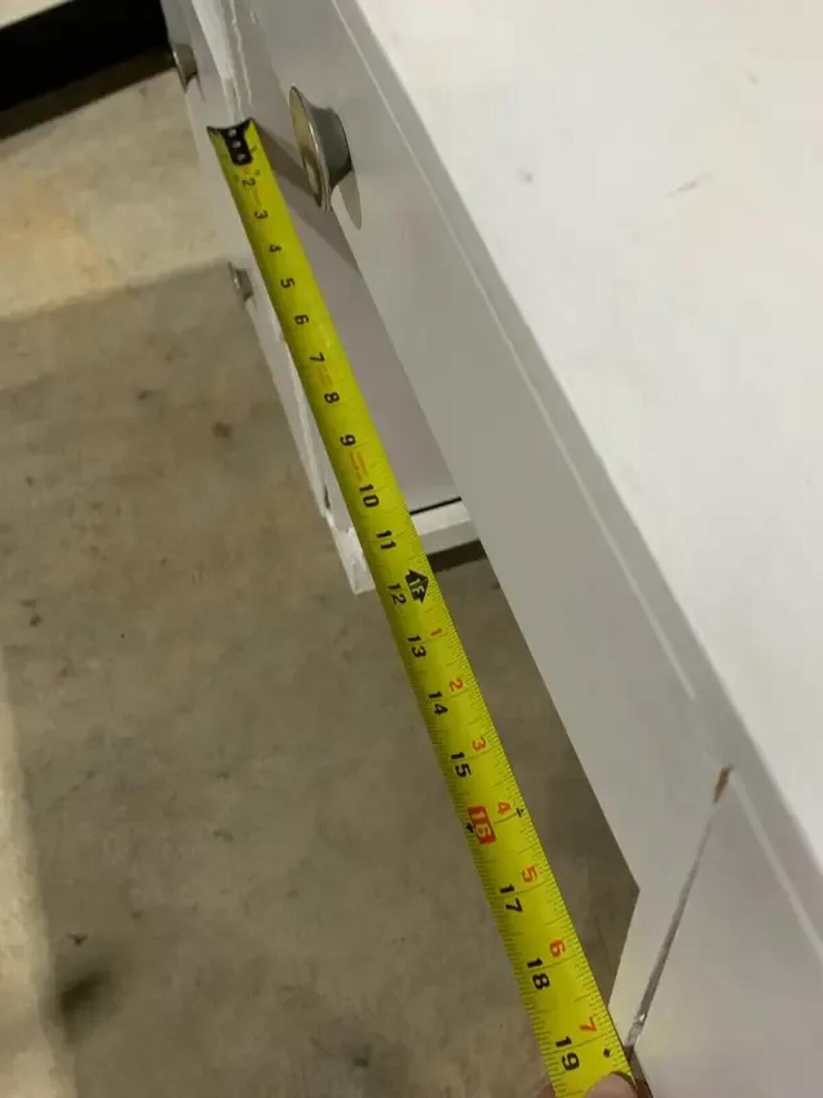 White Wooden Desk/Vanity with 7 drawers