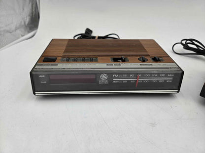 2 Vintage GE General Electric FM AM Digital Clock Radios 7-4624