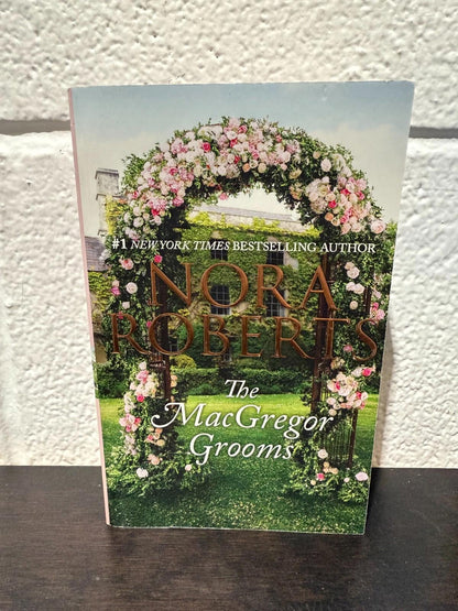Nora Roberts: The MacGregor Collection & Come Sundown