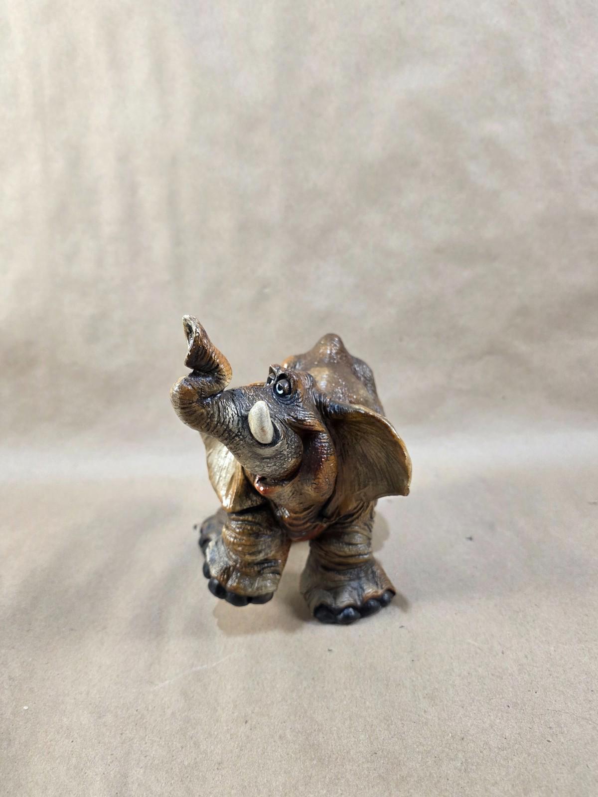 VINTAGE ELEPHANT BEASTIES OF THE KINGDOM FIGURINE"ELGIN" TRUNKUP JOHN RAYA 1988