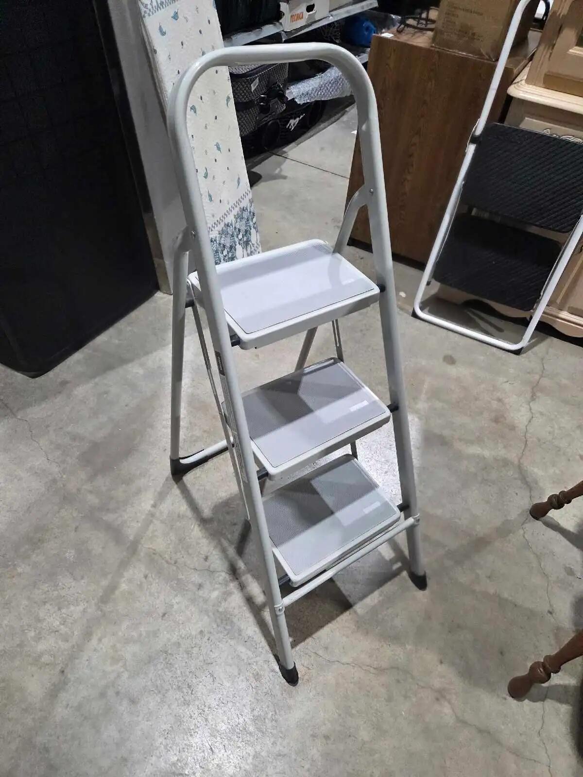 Uberhaus 3-Step Folding Ladder