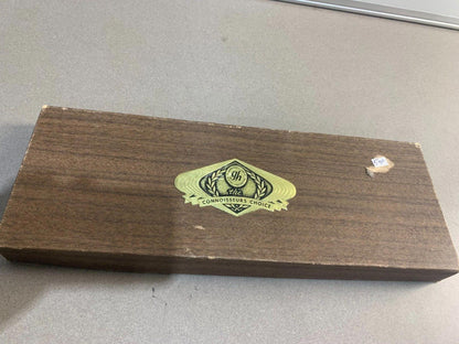 The connoisseur choice Two Piece GLO-HILL Carving Set