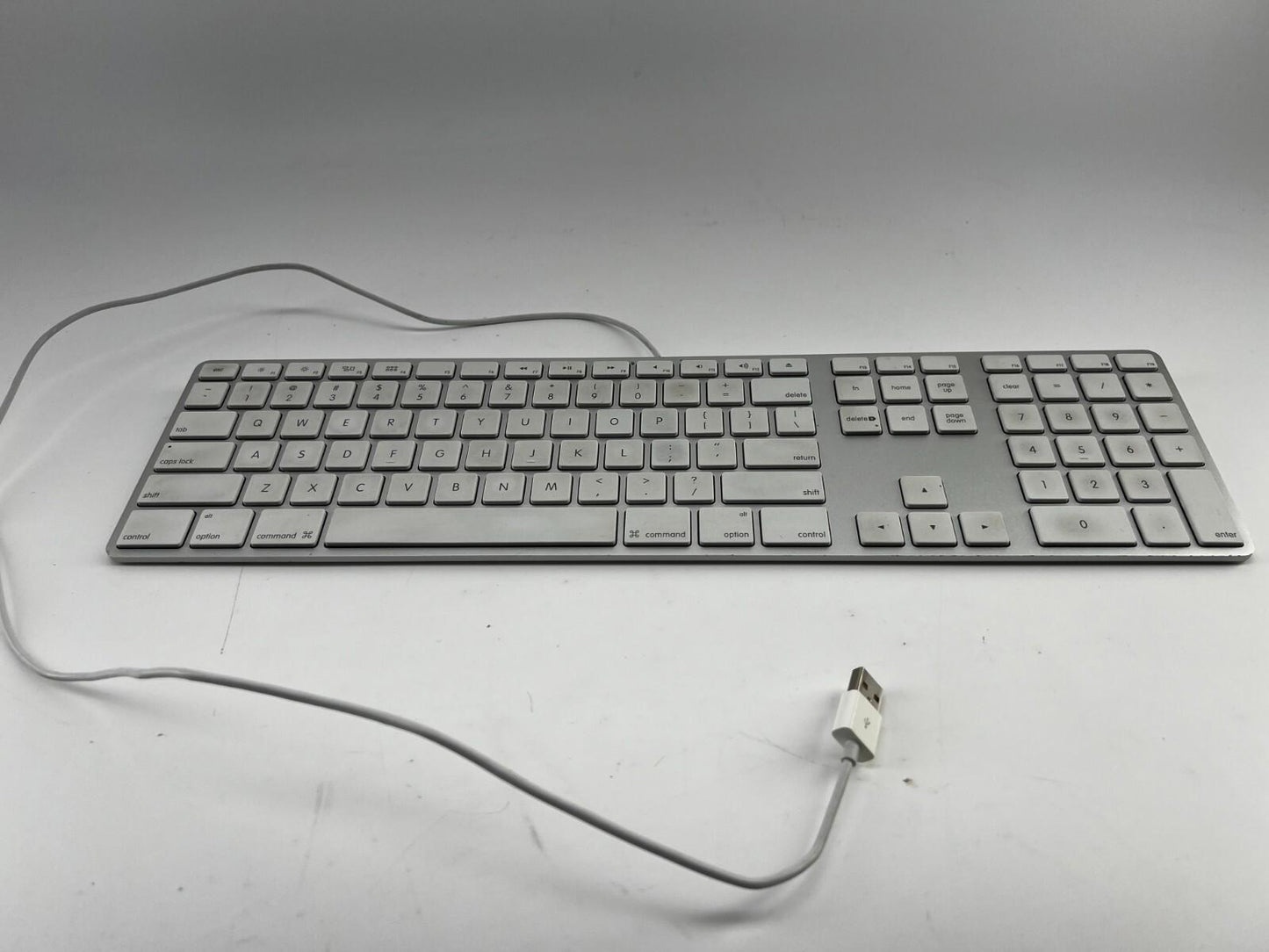 Apple A1243 - Wired Mac QWERTY - USB Keyboard - FOR PARTS OR REPAIR