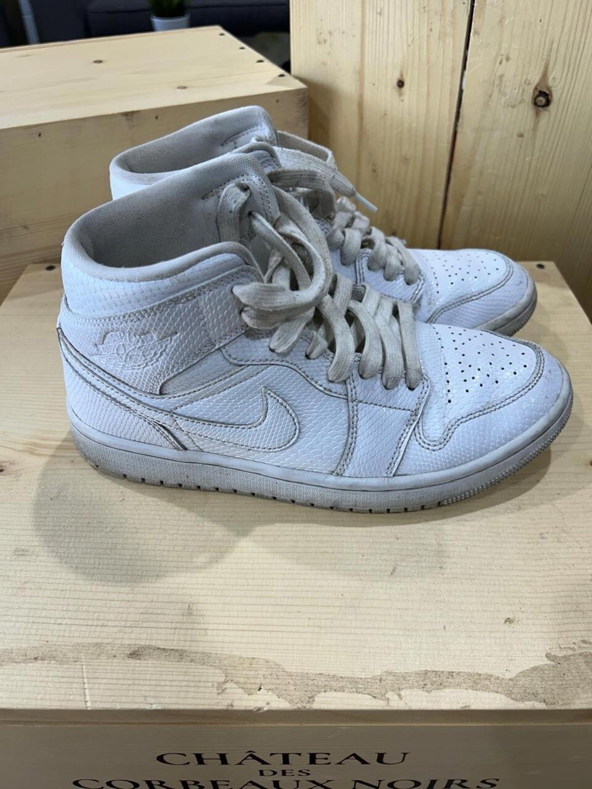 Nike Air Jordan 1 Mid White Woman's Size 7.5
