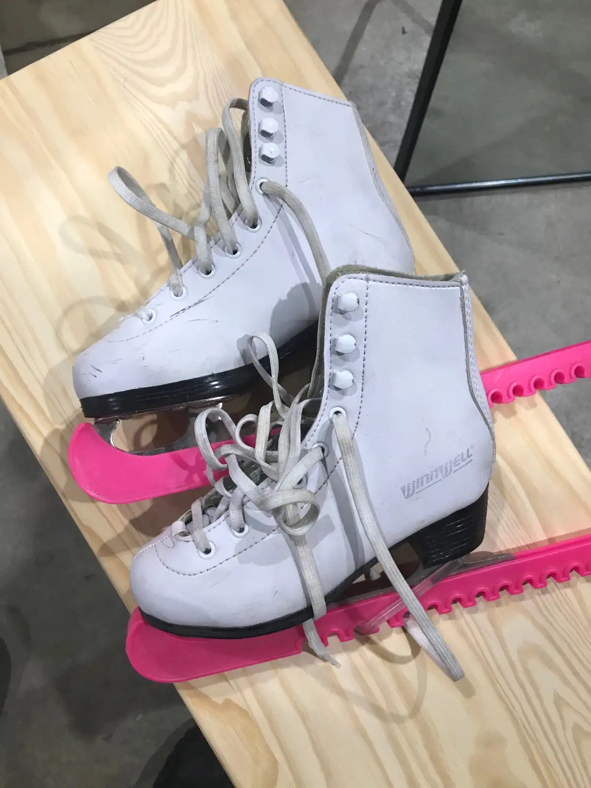 Winnwell Girls Ice Skates (13Y)