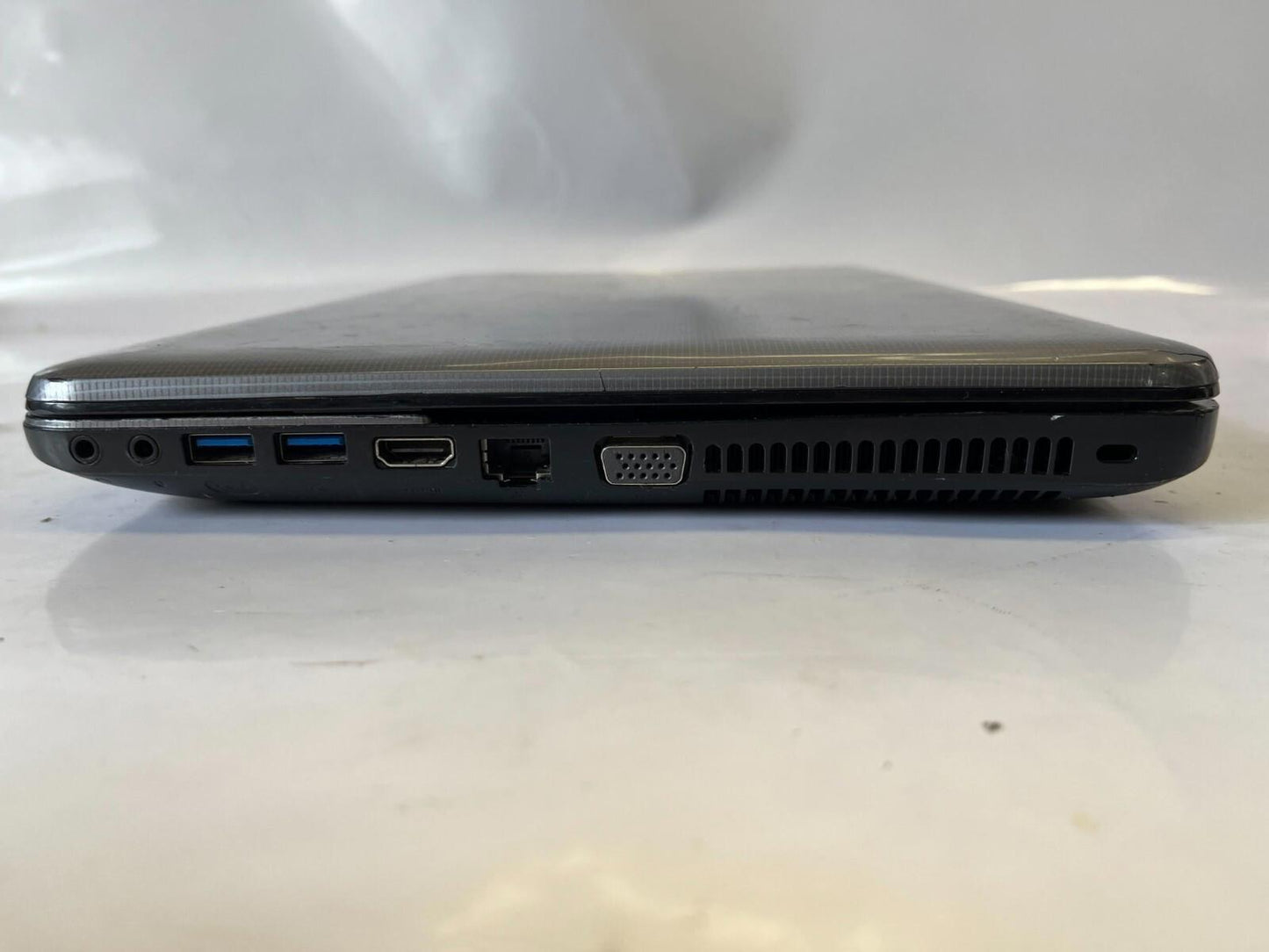 Toshiba Satellite L850D AMD A8 Bad Screen FOR PARTS