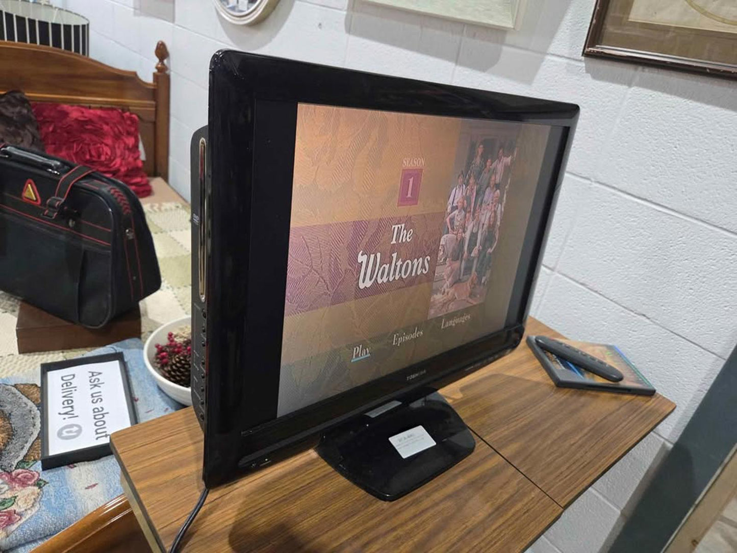 Toshiba 22" LCD TV DVD HDMI Combo (DVD not Ejecting)