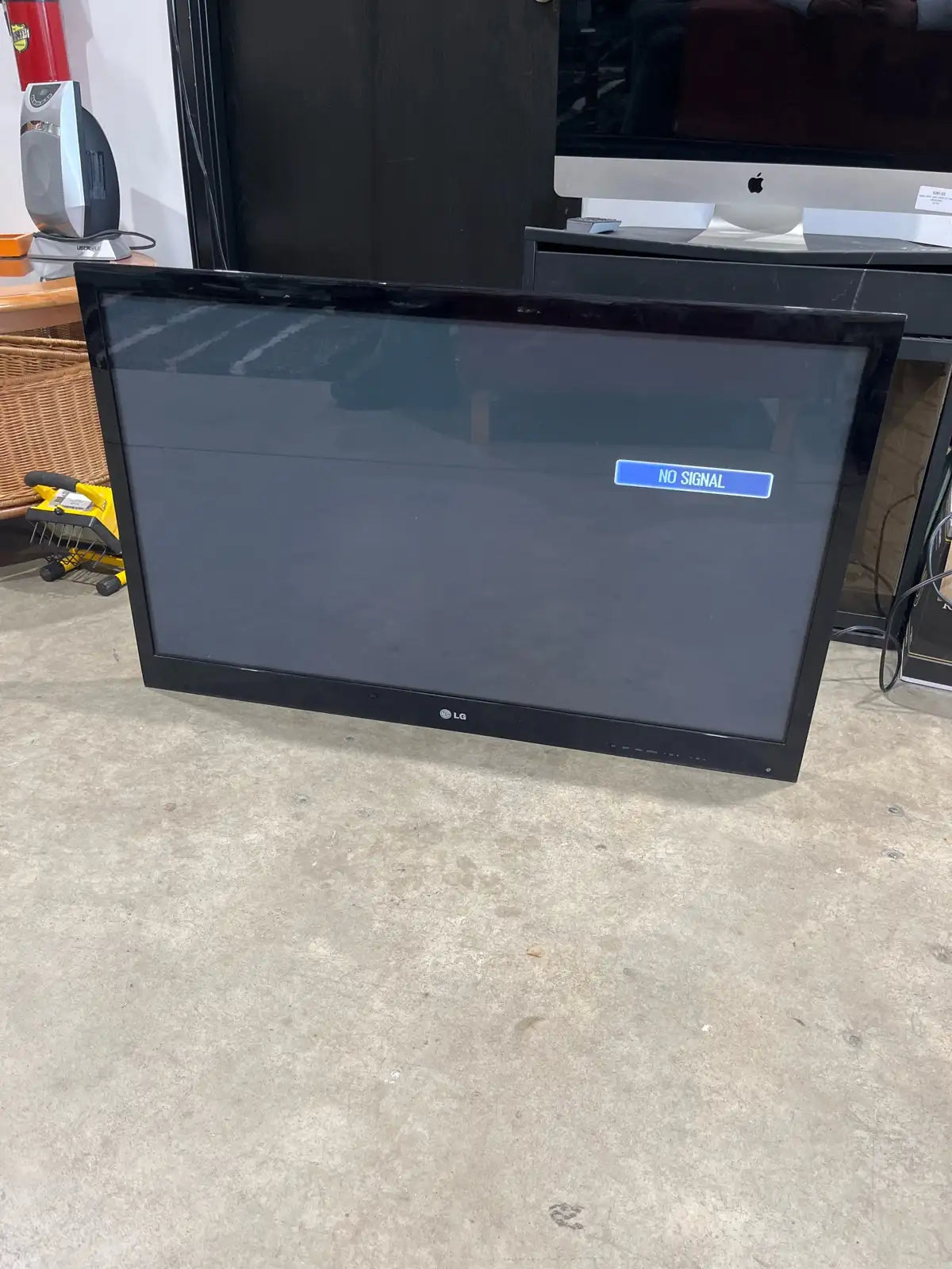LG 42” TV 42PJ550