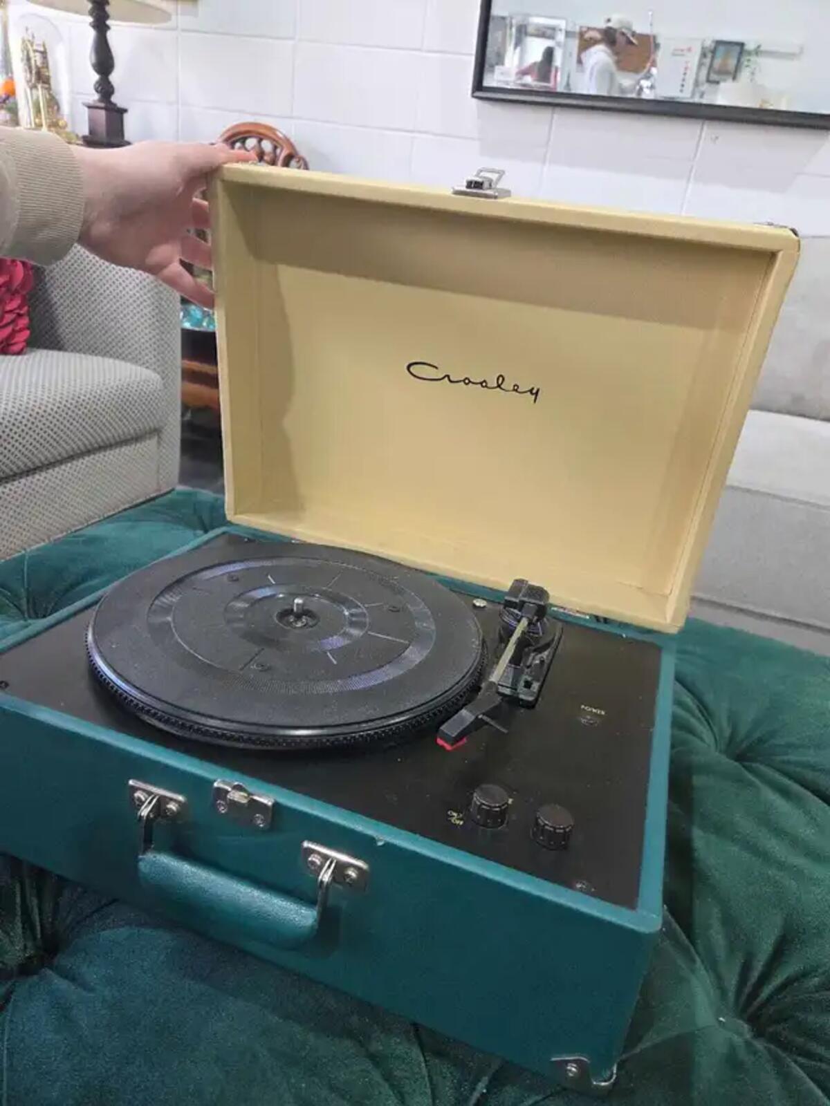 Vintage Crosley Turntable Suitcase