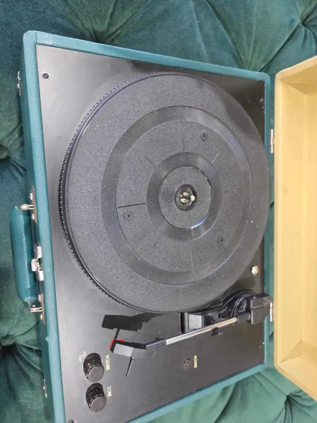Valisette vintage avec tourne-disque Crosley