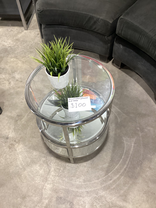 Round glass/chrome end table