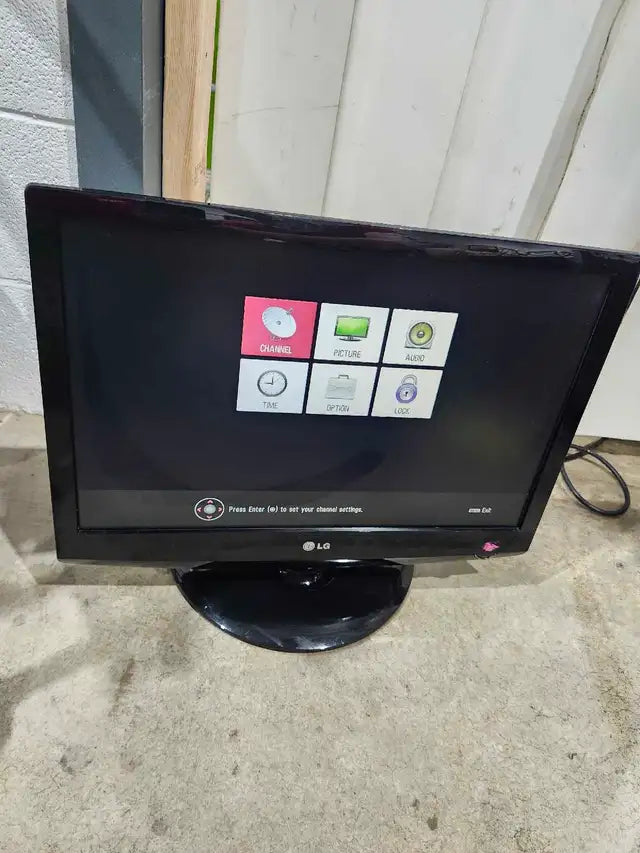 LG 22LG30 22" Television