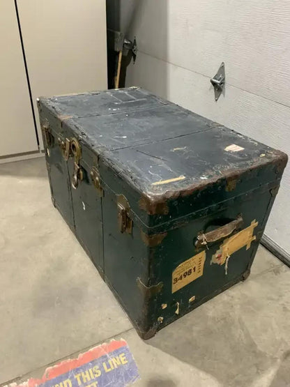 Green Antique Trunk in Fair condition