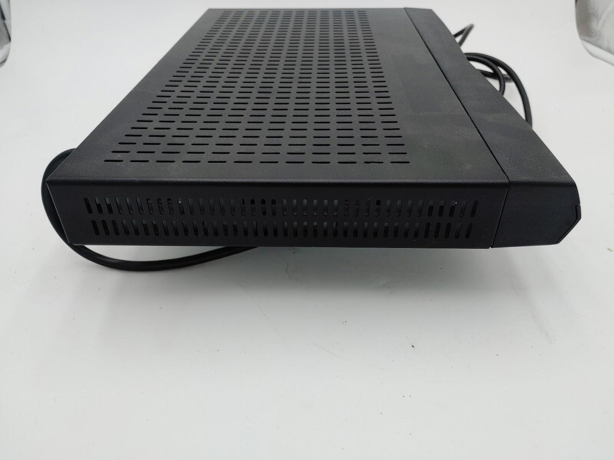 Récepteur satellite numérique Bell ExpressVu 3100 en excellent état, testé et fonctionnel.
