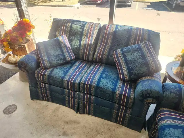Chateau Collection Sofa Set