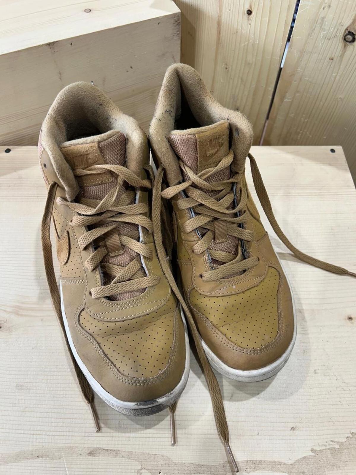 Nike Court Borough Mid GS Youth Size 5.5 Color Yellow Tanned