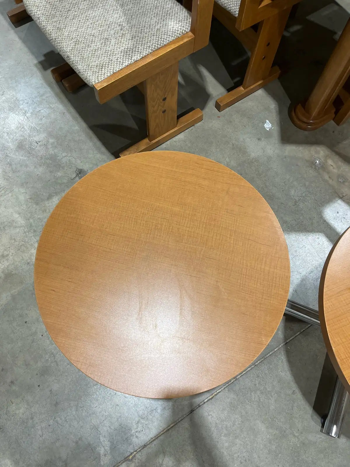 round coffee/side table (1 left)