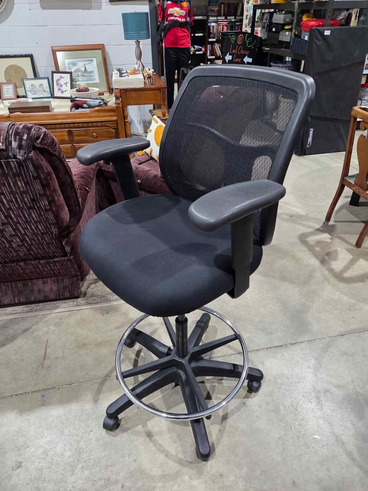 Black Mesh Office Chair w/ Foot Ring