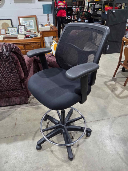 Black Mesh Office Chair w/ Foot Ring