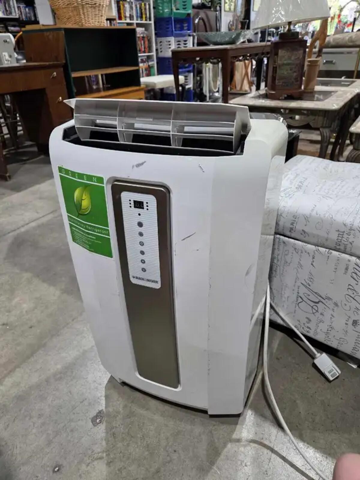 Black and Decker Air Conditioner - 8000 BTU
