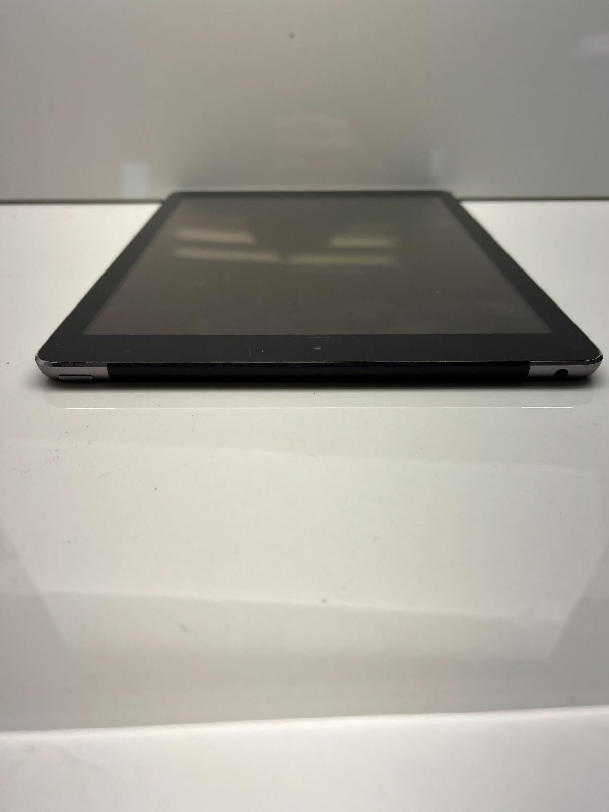 iPad Air 64 Go 1re génération A1475 Cellulaire Gris sidéral