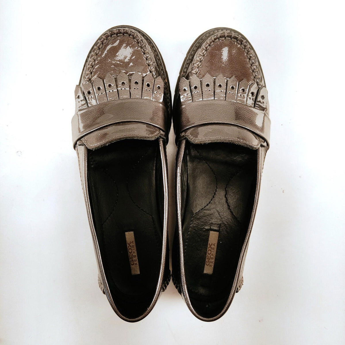 Mocassins Geox gris vernis pour femme, pointure EU 37 (US 6,5)