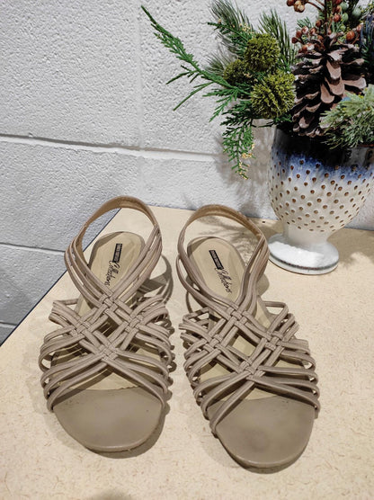 Tender Tootsies Women's Brown Wedge Strappy Sandals Size US 8M