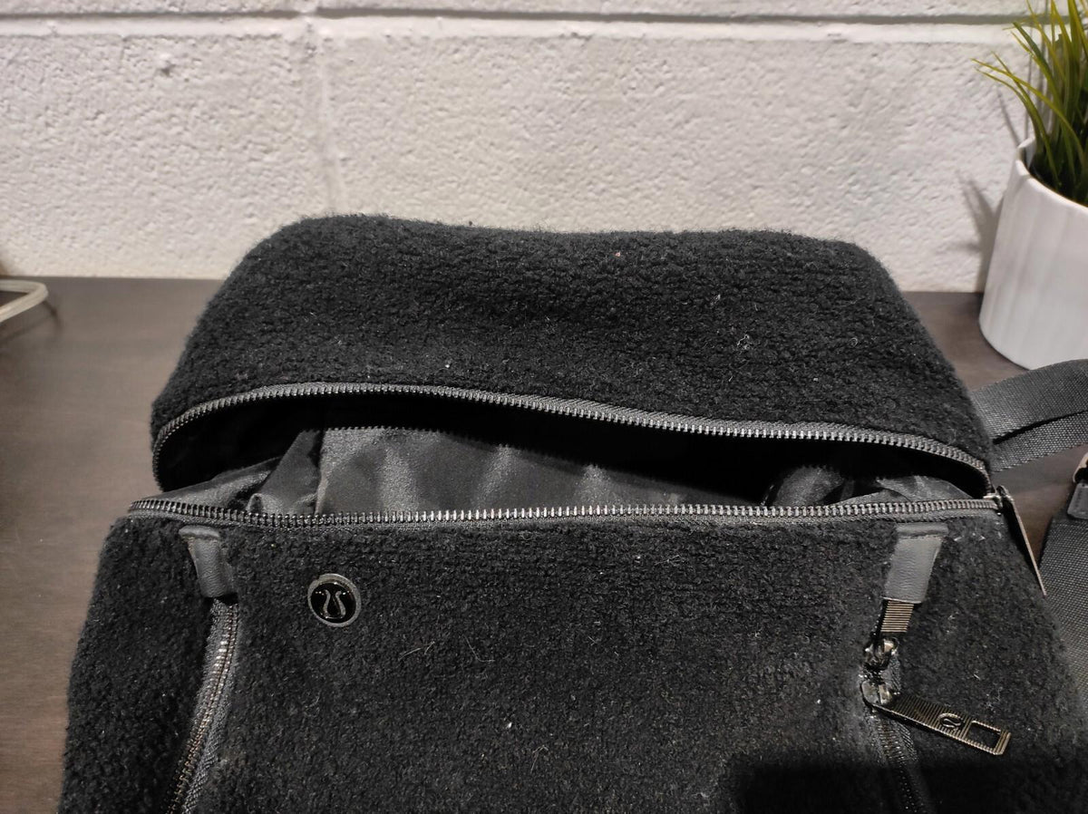 Lululemon Women's Mini Sherpa Fleece Adjustable Straps Adventurer Backpack Black
