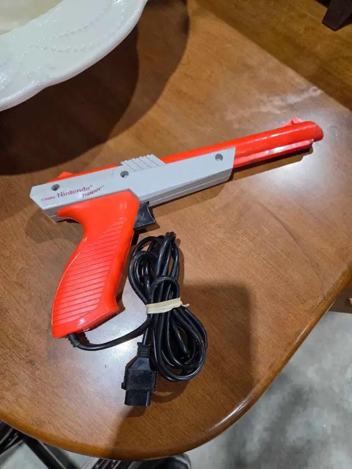 Retro Nintendo Zapper - 1985