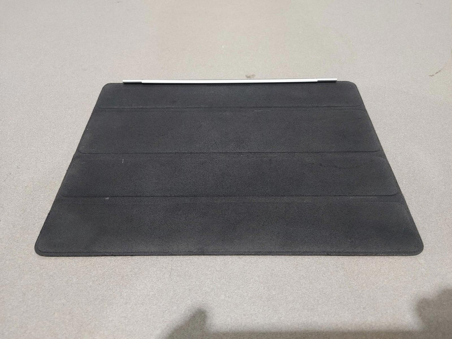 Apple iPad Smart Cover for iPad 2/3/4 Black Fair Condition