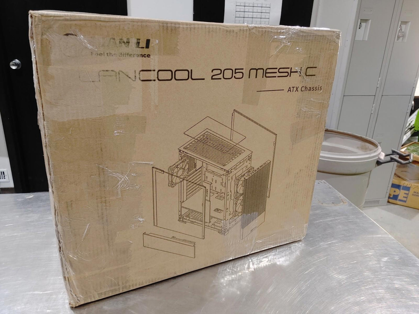 Brand New In Box Lian Li LanCool 205 Mesh C ATX Computer Case Black