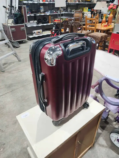 Hays - Hard Shell Spinner Carry-on Case