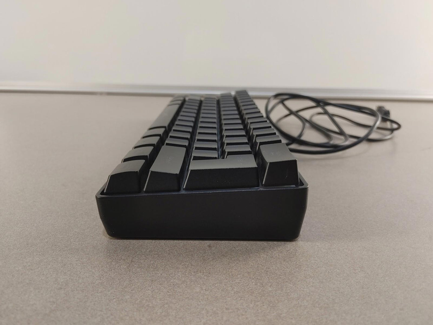 EXCELLENT CONDITION 60% Mechanical-Feel USB RGB Gaming Streaming Keyboard Black