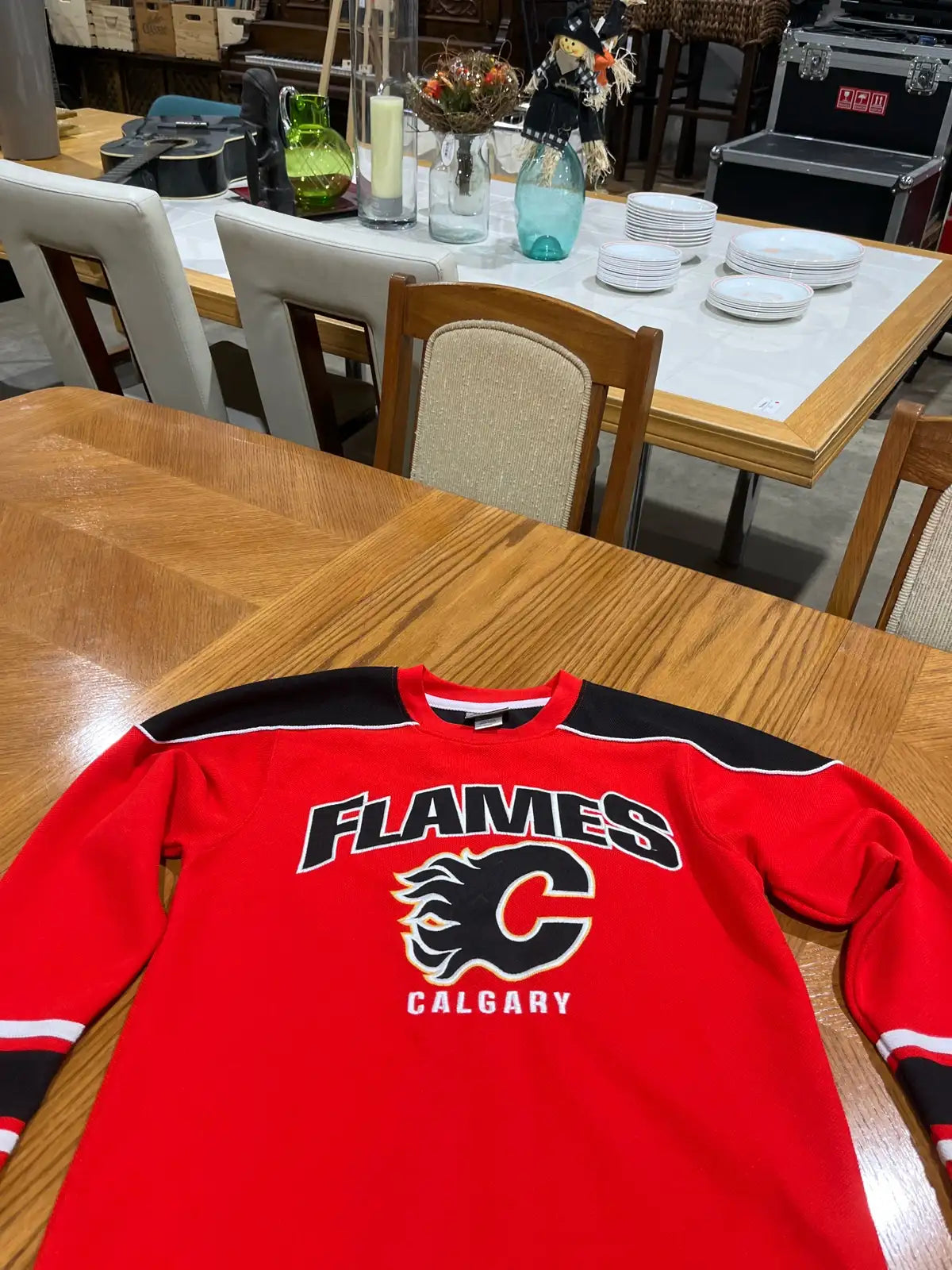 Calgary Flames Hockey sweatshirt Youth Size M