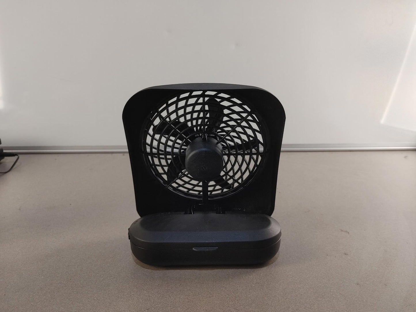 EXCELLENT CONDITION In-Box TREVA 5inch 2 Speed Desk Fan Battery Powered Black