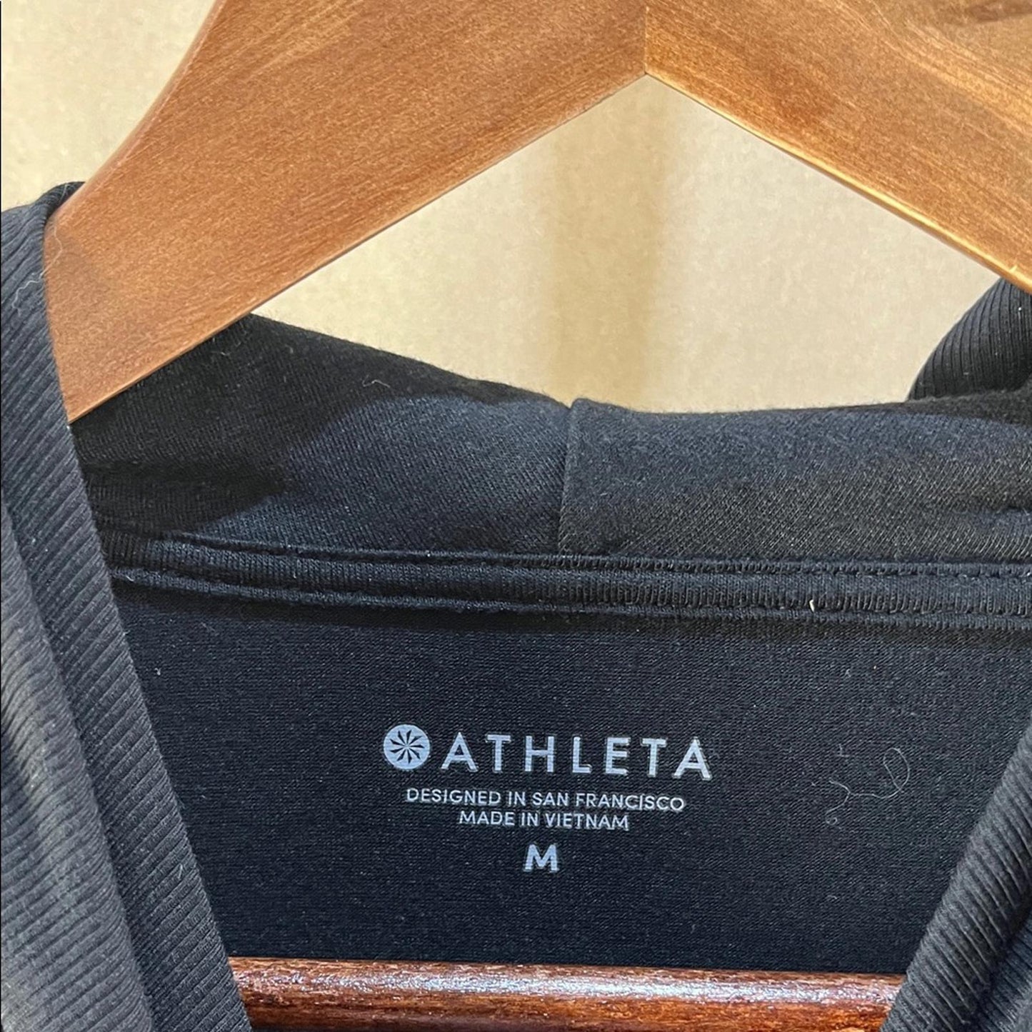 Athleta Women’s Black Lightweight Long Sleeve Hoodie (Size M)