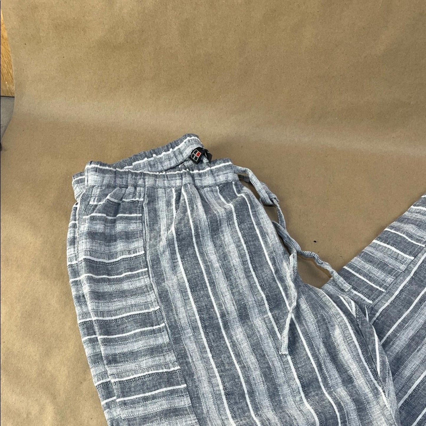 Carré Noir Women’s Grey Linen Pants (Size S)